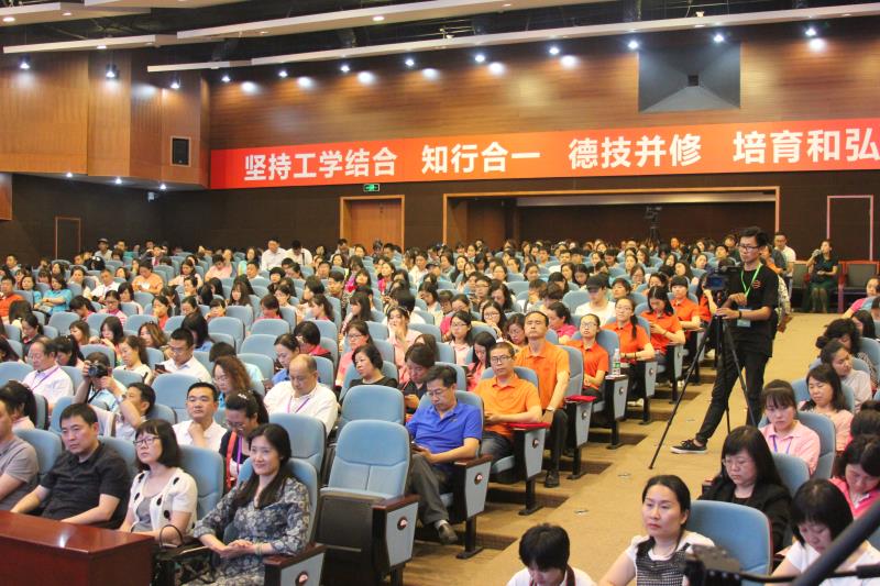 谛听打扮智能制造讲座，，，，，明确智能缝制之美